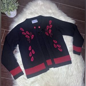 Alpaca Style black/red open cardigan sz Large